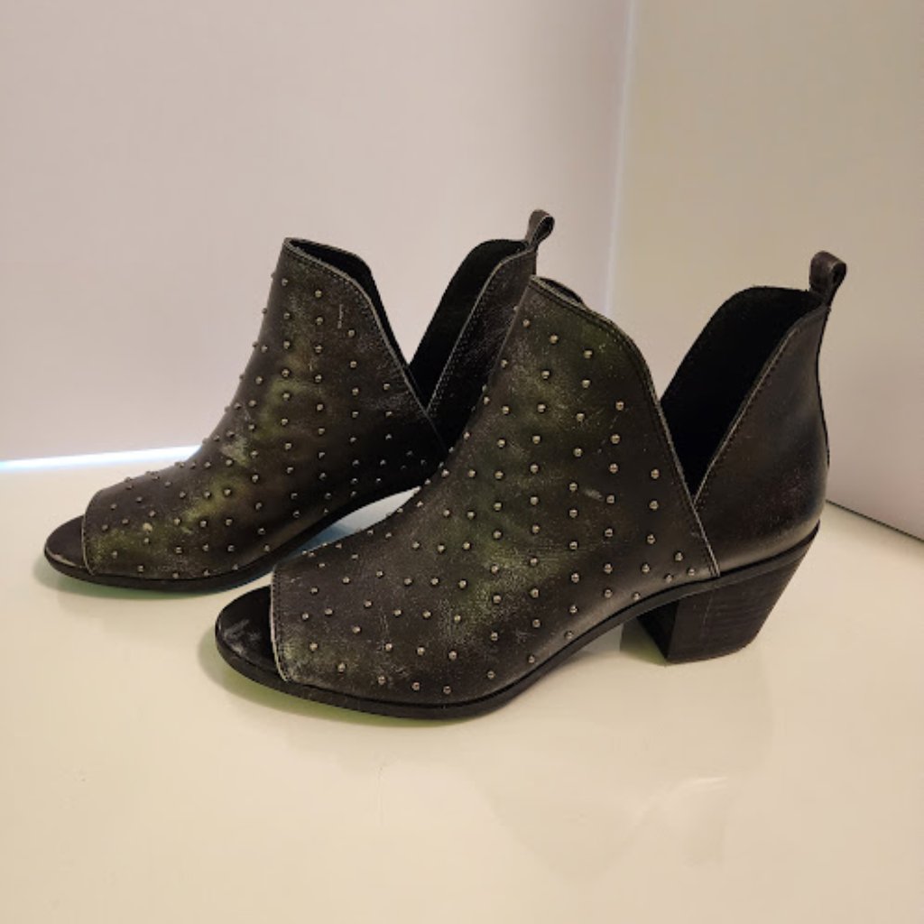 Brand New Lucky Brand Black And Silver Ankle Booties